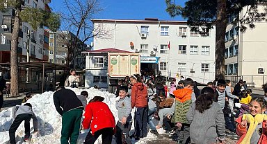 Osmaniye'de öğrencilerin kar heyecanı