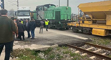 Osmaniye'de yük treniyle hafriyat kamyonu çarpıştı: 1 kişi yaralandı