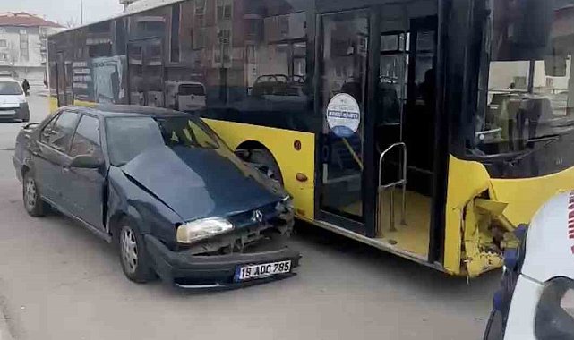 Otomobil ile yolcu otobüsü çarpıştı: 2 yaralı