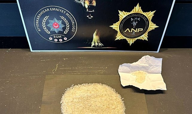 Otomobilin bagajındaki uyuşturucu zulasını polis buldu