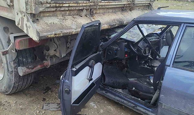 Otomobilin tıra çarptığı kazada bir kişi öldü