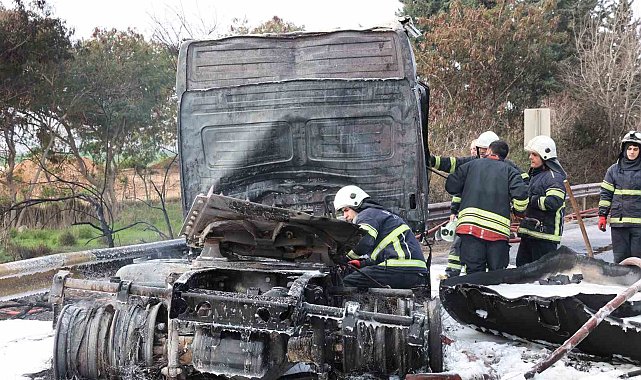 Otoyolda yanan tanker söndürüldü