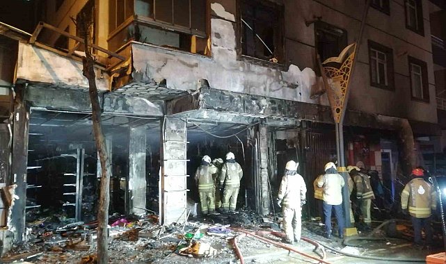 Pendik'te oyuncak dükkanı alev alev yandı