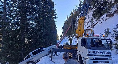 Pikapla 30 metreden uçtu, kazayı yara almadan atlattı