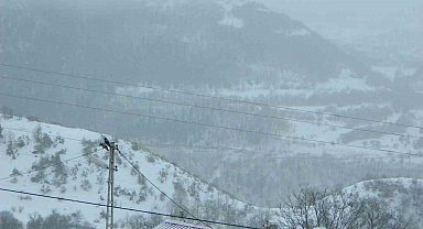 Posof güne karla uyandı