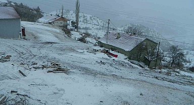 Posof güne karla uyandı