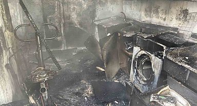Prefabrik ev alev alev yandı: Eşyalar küle döndü