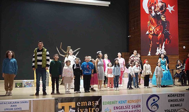 "Bir varmış, bir yokmuş" tiyatro oyunu özel çocuklarla sahnelendi