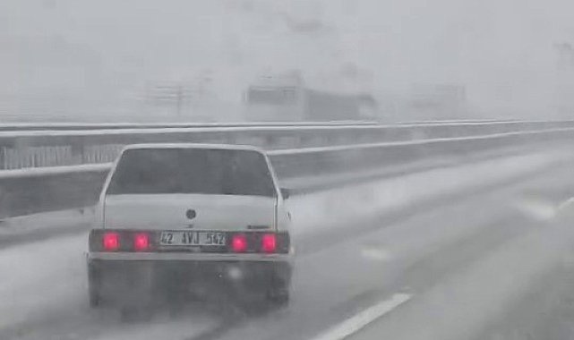 Sabiha Gökçen Havalimanı yolunda kaza: Kayan araç demir bariyerlere çarptı