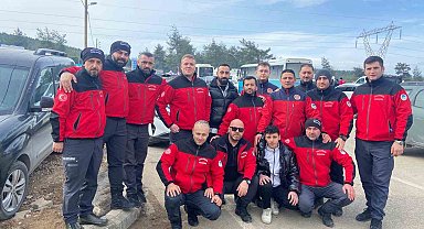 Sakarya Büyükşehir itfaiyesi asrın felaketinde Kahramanmaraş'ta acıyı paylaştı