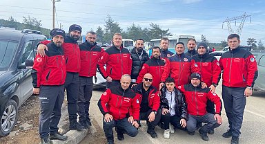 Sakarya Büyükşehir İtfaiyesi'nden afet bölgesinde nefes buluşması