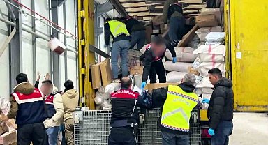 Sakarya'da piyasa değeri 2 buçuk milyon olan kaçak tütün yakalandı