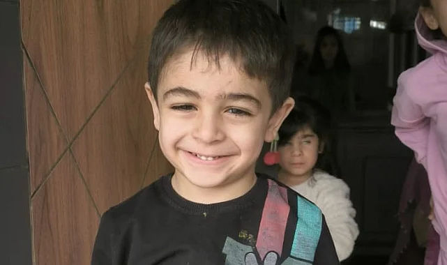 Sakarya'da kahraman itfaiyeciler minik Ahmet'i alevlerin arasından çıkardı