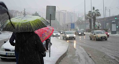 Samsun'a beklenen kar geldi