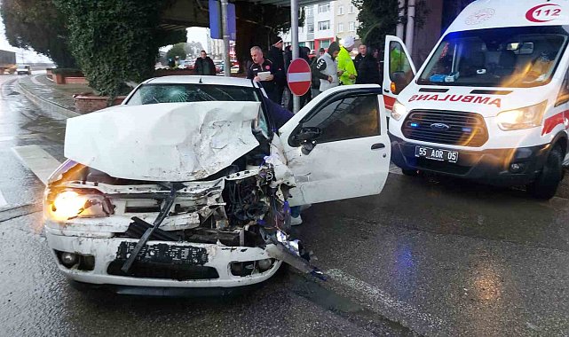 Samsun'da otomobil ile kamyonet çarpıştı: 4 yaralı