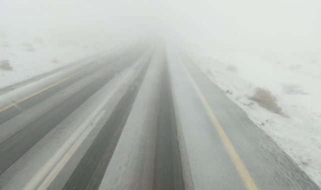 Şanlıurfa'da karla kaplanan yollar temizlendi