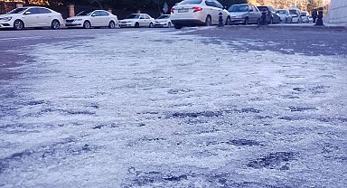 Şanlıurfa'da su birikintileri buz tuttu