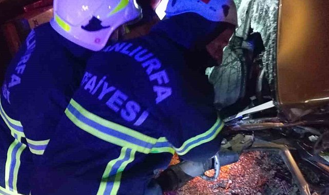 Şanlıurfa'da tırla çarpışan araçta anne hayatını kaybetti, oğlu ağır yaralandı