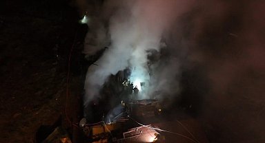 Sarıyer'de evin kazan dairesinde başlayan yangın binayı kül etti