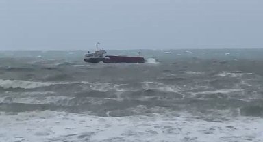Sarıyer'de fırtına nedeniyle kuru yük gemisi sürüklendi