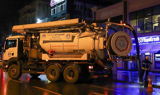 SASKİ ekiplerinden yağmur suyu hatları için temizlik çalışması