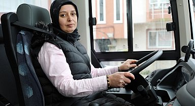 Servis şoförlüğü yapan 44 yaşındaki kadın, erkeklere taş çıkartıyor