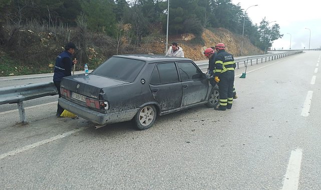 Seyir halinde kontrolden çıkan otomobil refüje çarptı, 1 kişi yaralandı