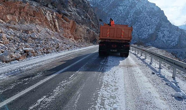 Siirt'te buzlanmaya karşı tuzlama çalışmaları devam ediyor