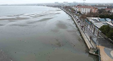 Silivri'de ürküten görüntü: Deniz 150 metre çekildi