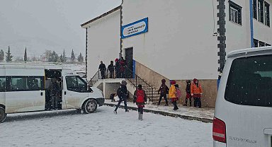 Sincik'te okullar öğleden sonra tatil edildi