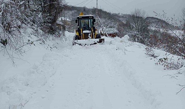 Sinop'ta karla mücadele çalışmaları devam ediyor