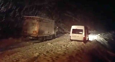 Şırnak'ta ekiplerin kar nöbeti devam ediyor