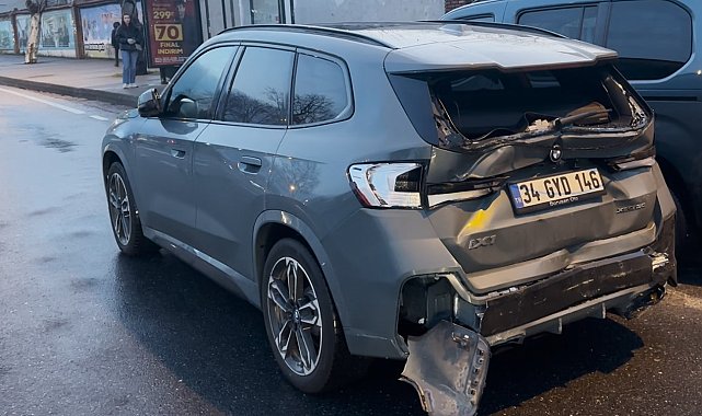 Şişli'de kırmızı ışıkta duramayan İETT Otobüsü öndeki jipe çarptı: 2 yaralı