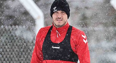 Sivasspor, kar yağışı altında Beşiktaş maçının hazırlıklarına başladı