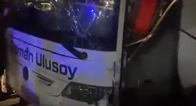 Şoför fenalaştı, direksiyona geçen kadın yolcu faciayı önledi