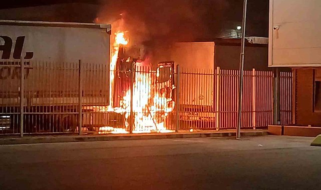 Sürücü kabininde çıkan yangında sürücü kurtuldu