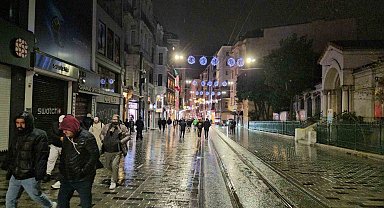 Taksim'de kar yağışı etkili oldu