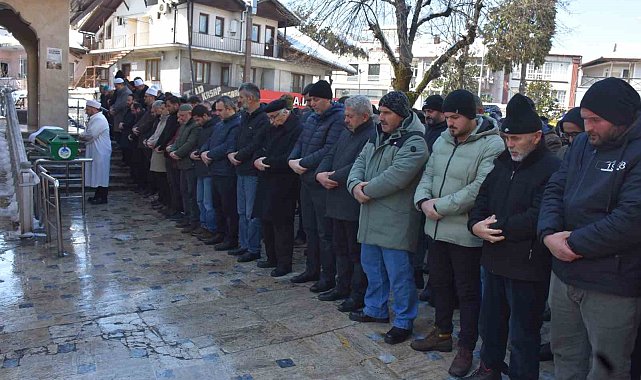 Tamir etmek istediği tırın altında kalmıştı: Son yolculuğuna uğurlandı