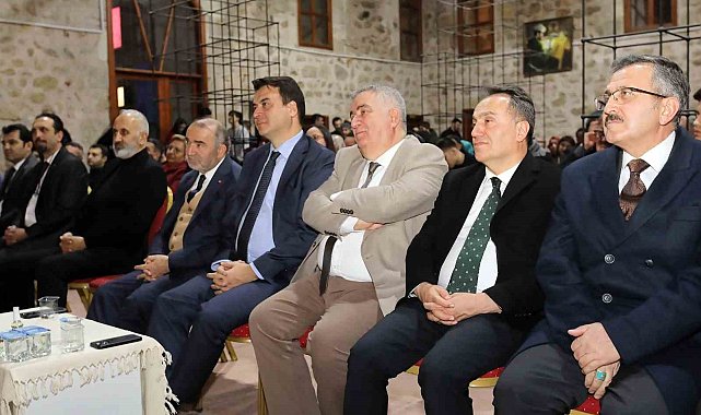 Tarihi Yağıbasan Medresesi'nde kelimelerin ve türkülerin gücü konuşuldu