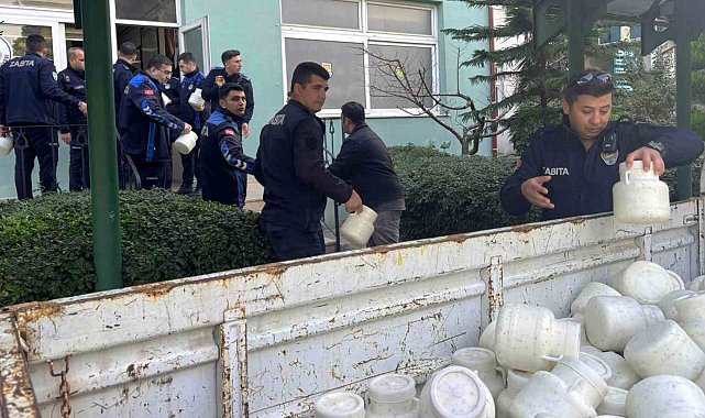 Tarsus'ta halk sağlığını tehdit eden 1.5 ton peynir ele geçirildi