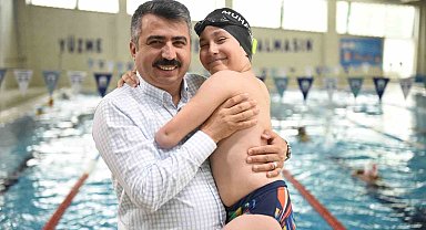 Tek koluyla şampiyonluğa kulaç atıyor