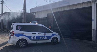Tekirdağ'da yüzü maskeli şahıs iş yerine kurşun yağdırdı: O anlar kamerada
