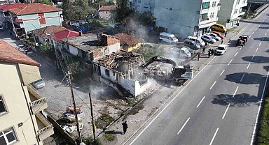 Terme'de metruk binalar tek tek yıkılıyor