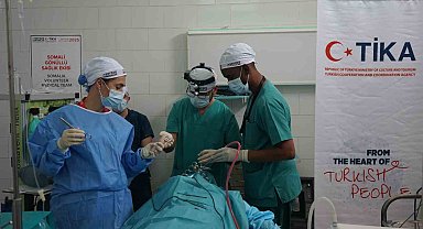 TİKA ve Yeryüzü Doktorları iş birliğiyle Somali'de "cerrahi kampı" düzenlendi