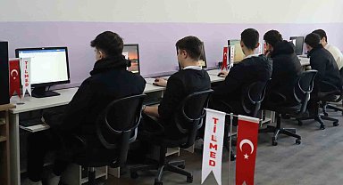 TİLMED'den Eskişehir Ahi Evran Ticaret Lisesi'ne iki yeni bilgisayar laboratuvarı