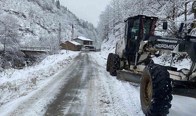 Trabzon'da kar nedeniyle kapanan mahalle yolları ulaşıma açılıyor