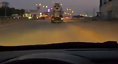 Trafikte dehşet görüntü: Beton mikseri otomobile çarpıp kaçtı