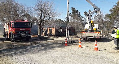 Traktörden çıkan kıvılcım evi küle çevirdi