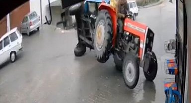 Traktörün römorku şaha kalktı, facia kıl payı atlatıldı