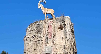 Tunceli'deki devasa kaya gizemini koruyor